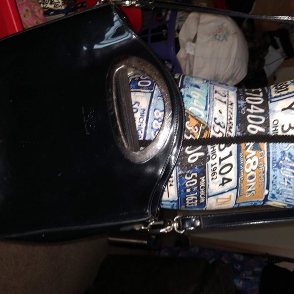 BEIJO LONDON PARIS NEW YORK PATENT PURSE - Picture 4 of 7